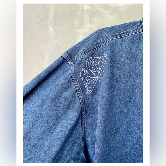 Embroidered Button Down 🐍 - Picture 3 of 3